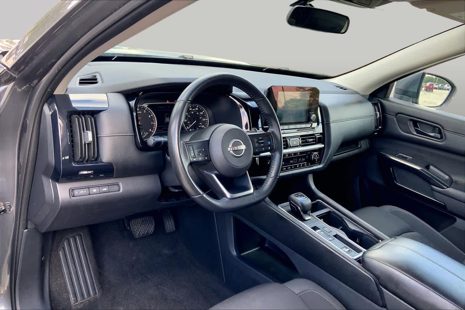 Used 2025 Gun Metallic Nissan SV image 15