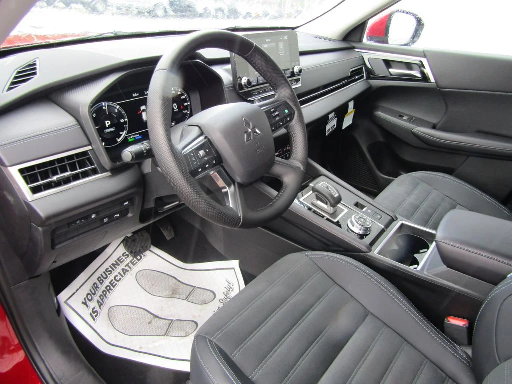 2025 Mitsubishi Outlander Plug-in Hybrid SE - Photo 12