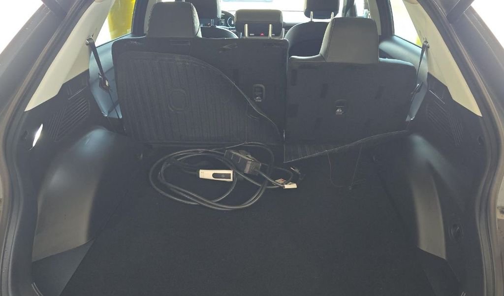 Used 2025 Green Hyundai SEL image 12