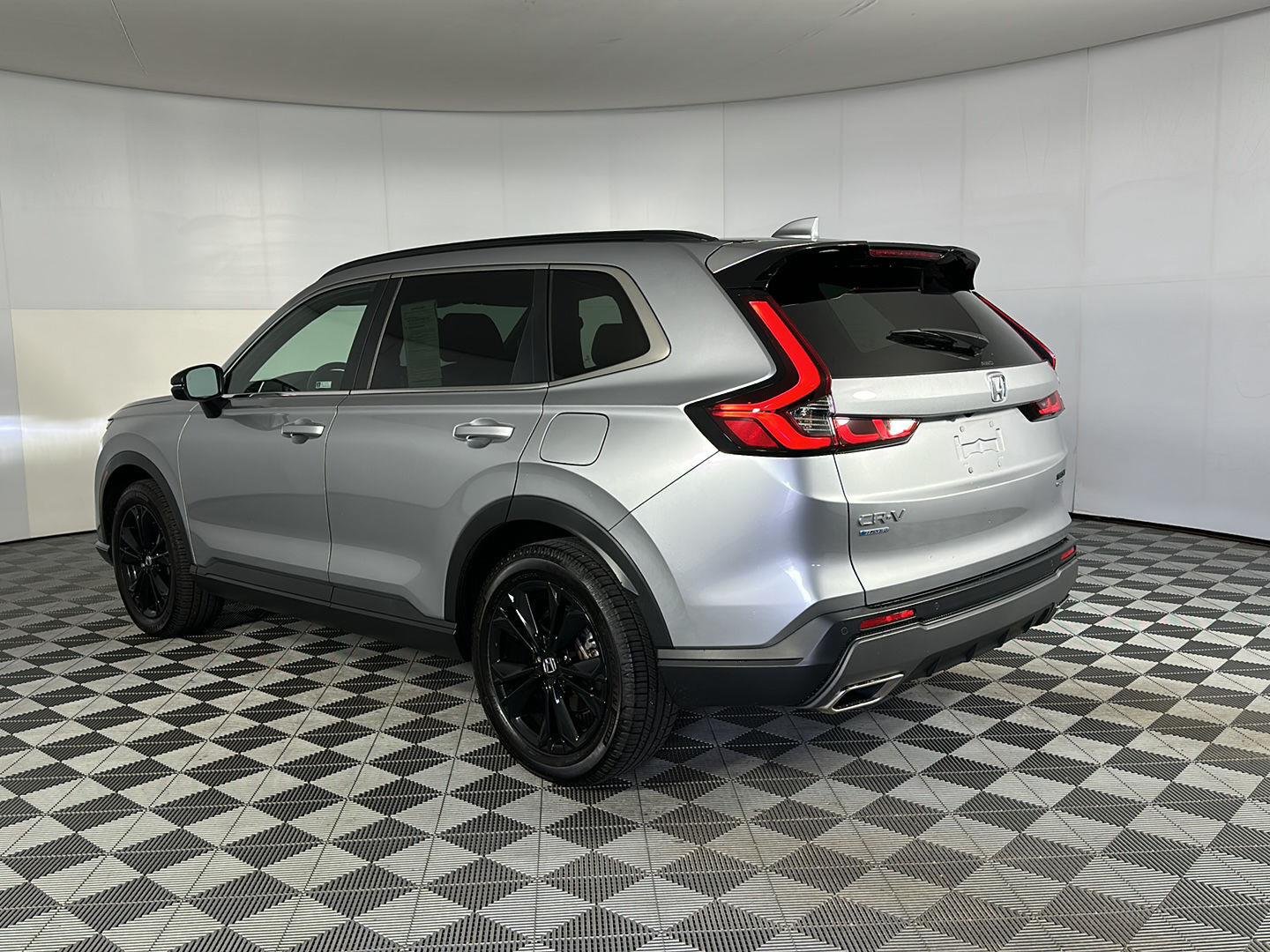 Used 2024 Lunar Silver Metallic Honda Sport Touring image 21