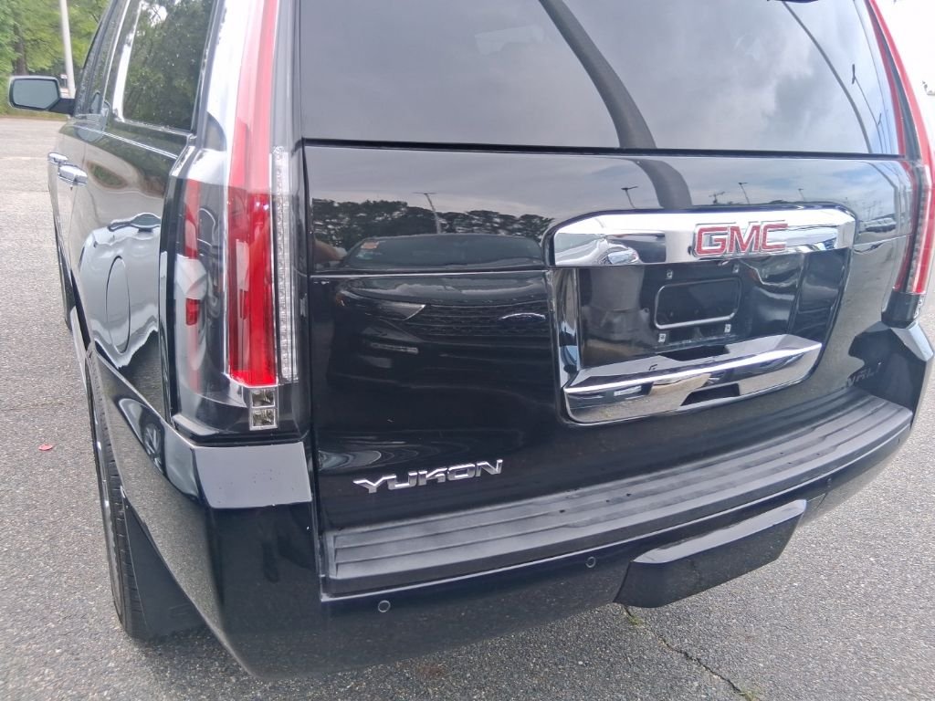 Used 2017 Black GMC SLT image 8