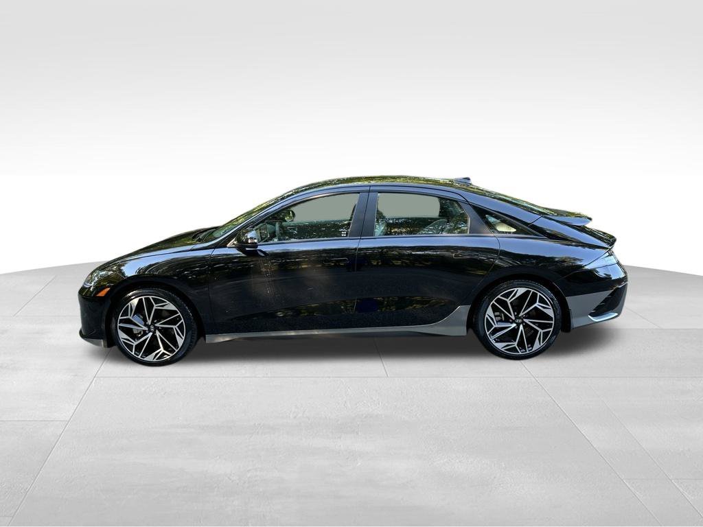 Used 2024 Black Hyundai SEL image 2