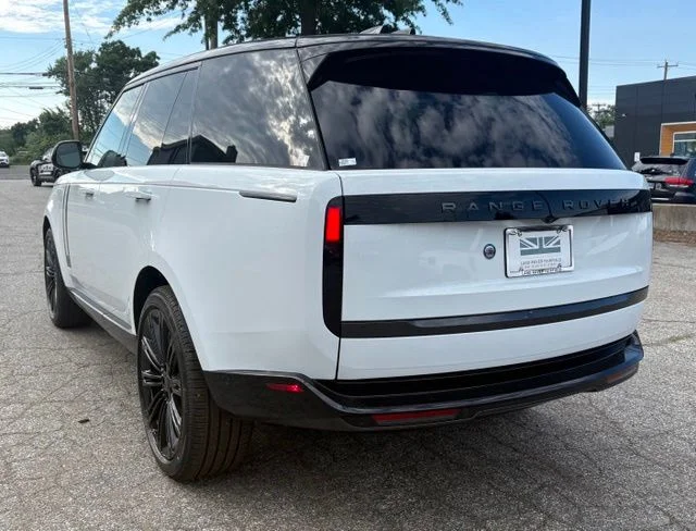 New 2026 Fuji White Land Rover SE image 6