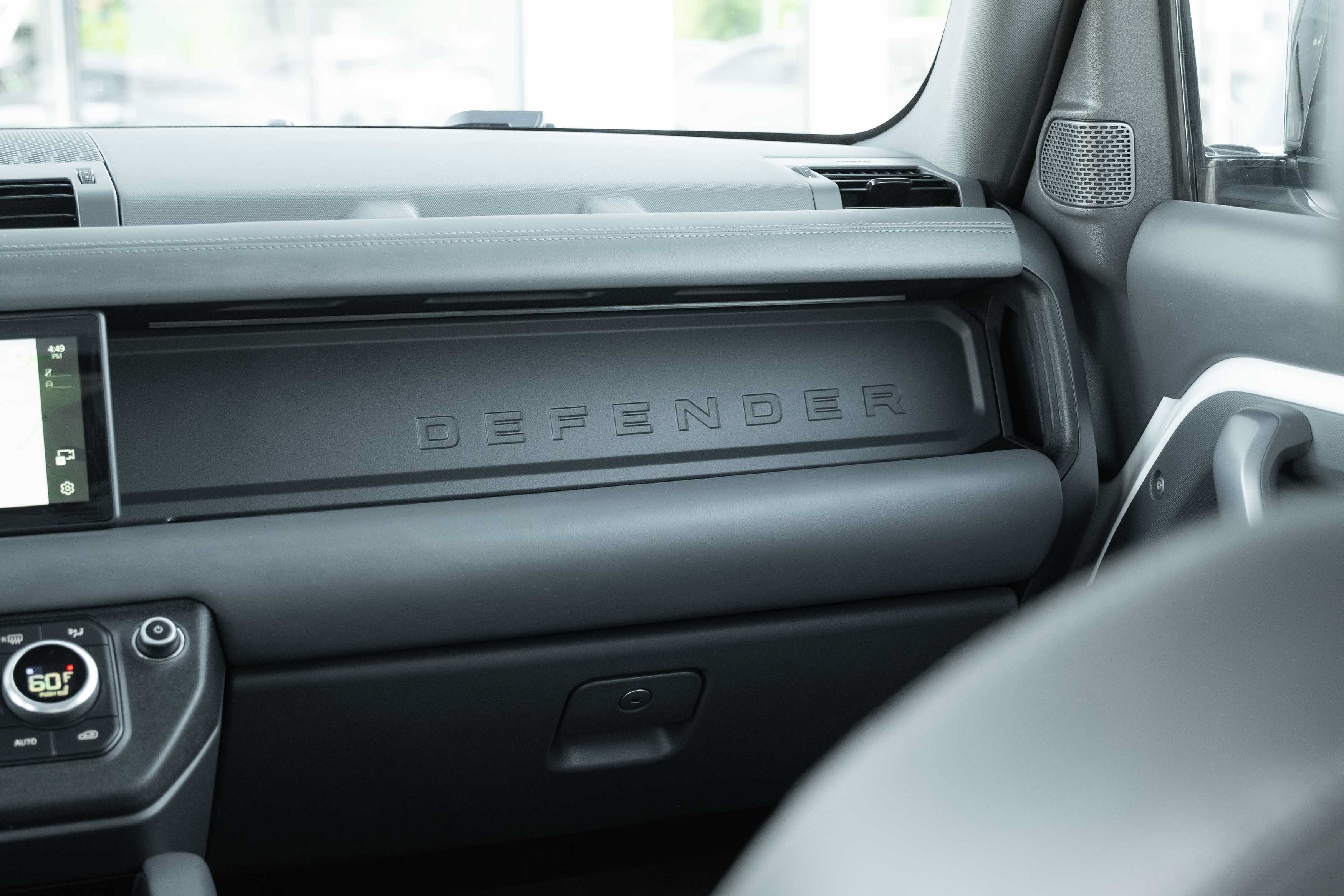 Used 2023 Fuji White Land Rover X-Dynamic SE image 14
