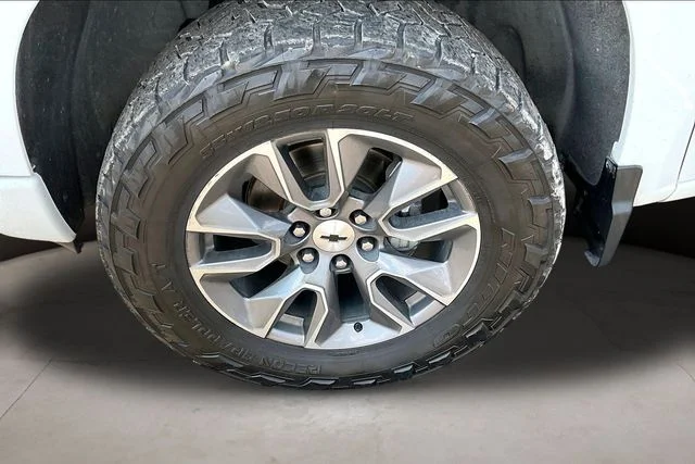 Used 2024 White Chevrolet RST image 30