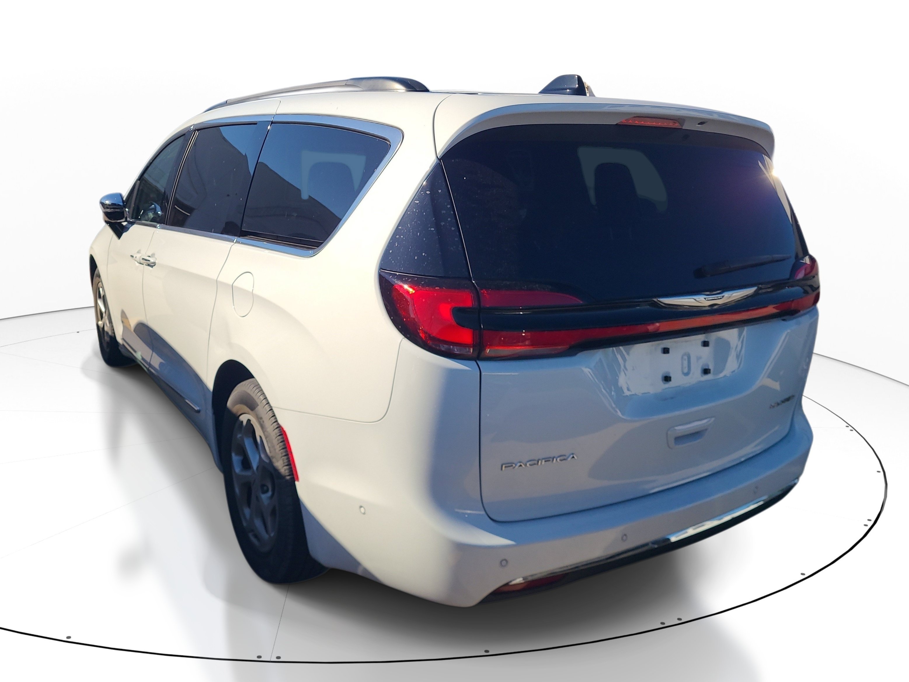 Used 2023 Bright White Clearcoat Chrysler Limited image 7