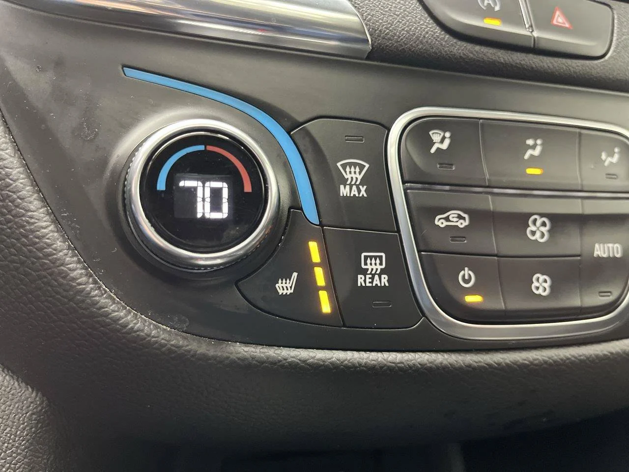 2024 Chevrolet Equinox LT - Photo 23