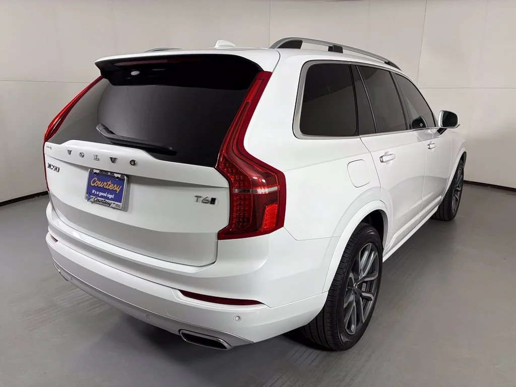 Used 2019 White Volvo T6 Momentum image 8
