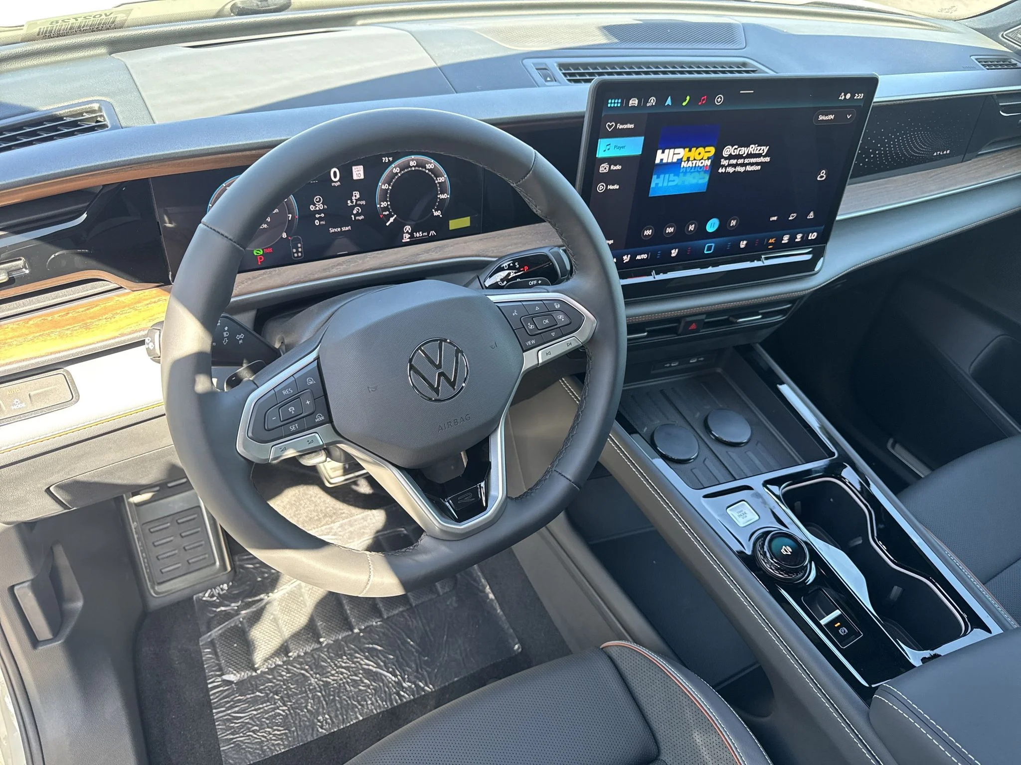 New 2027 SANDSTONE Volkswagen SEL Premium R-Line image 15