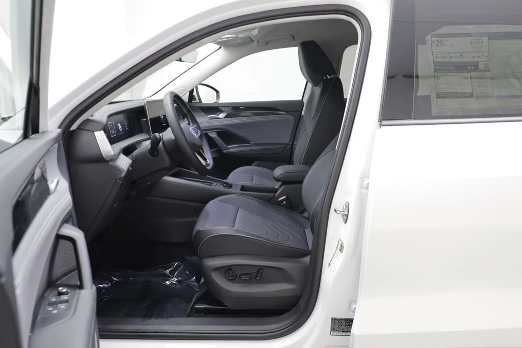 New 2026 Pure White Volkswagen 2.0T SE image 6