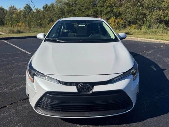 New 2027 Wind Chill Pearl Toyota LE image 8