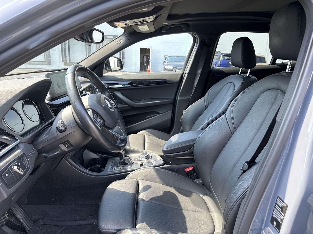 Used 2022  BMW xDrive28i image 10