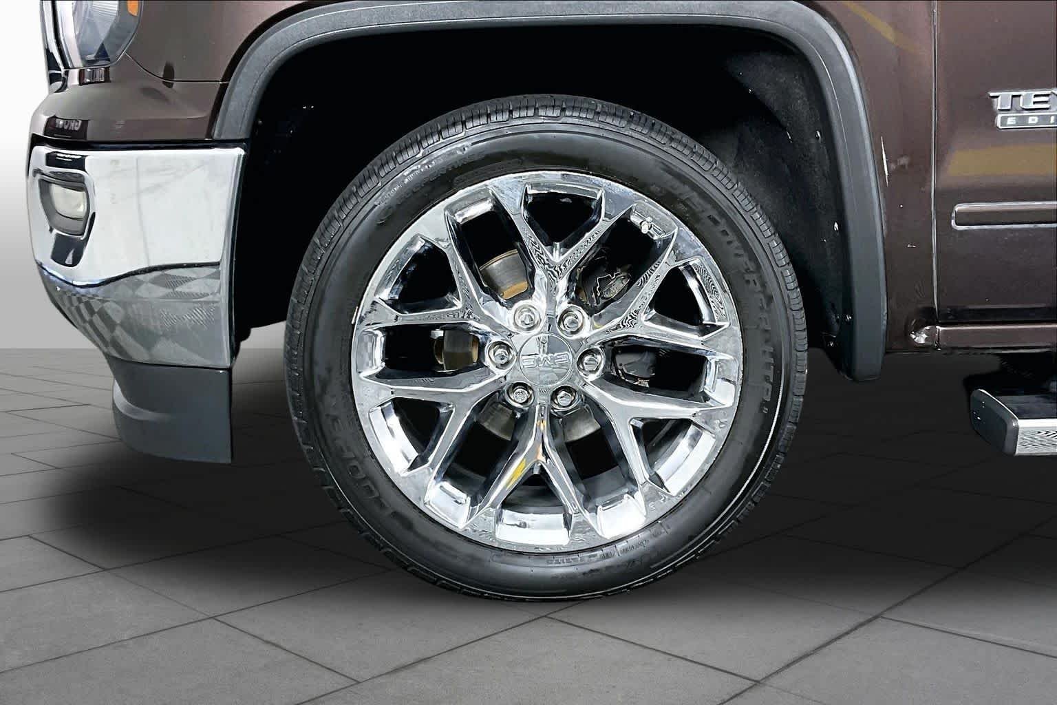 Used 2016 Mahogany Metallic GMC SLE image 9