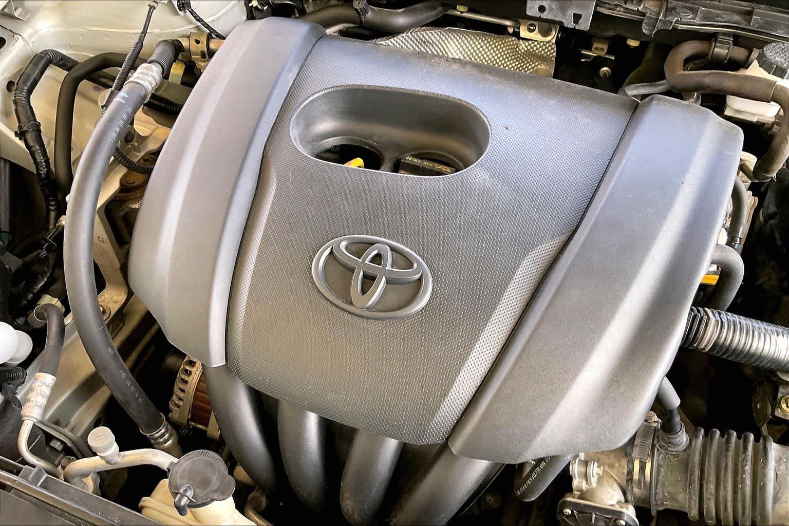 Used 2019 Icicle Toyota LE image 30