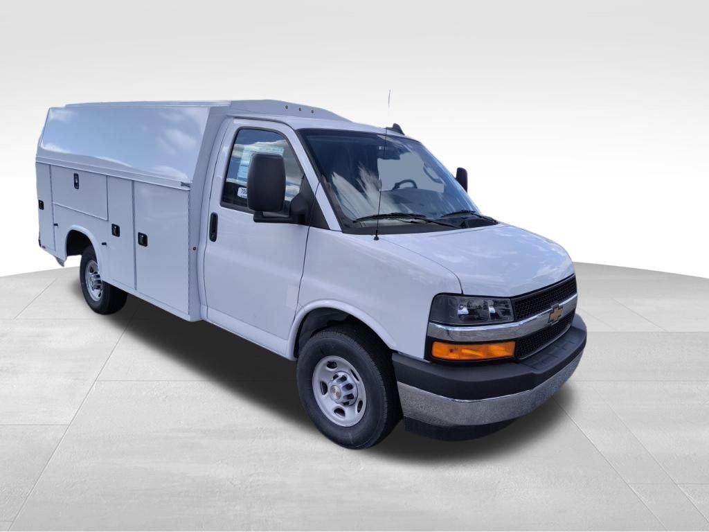 2025 Chevrolet Express 3500 139" WB's photo