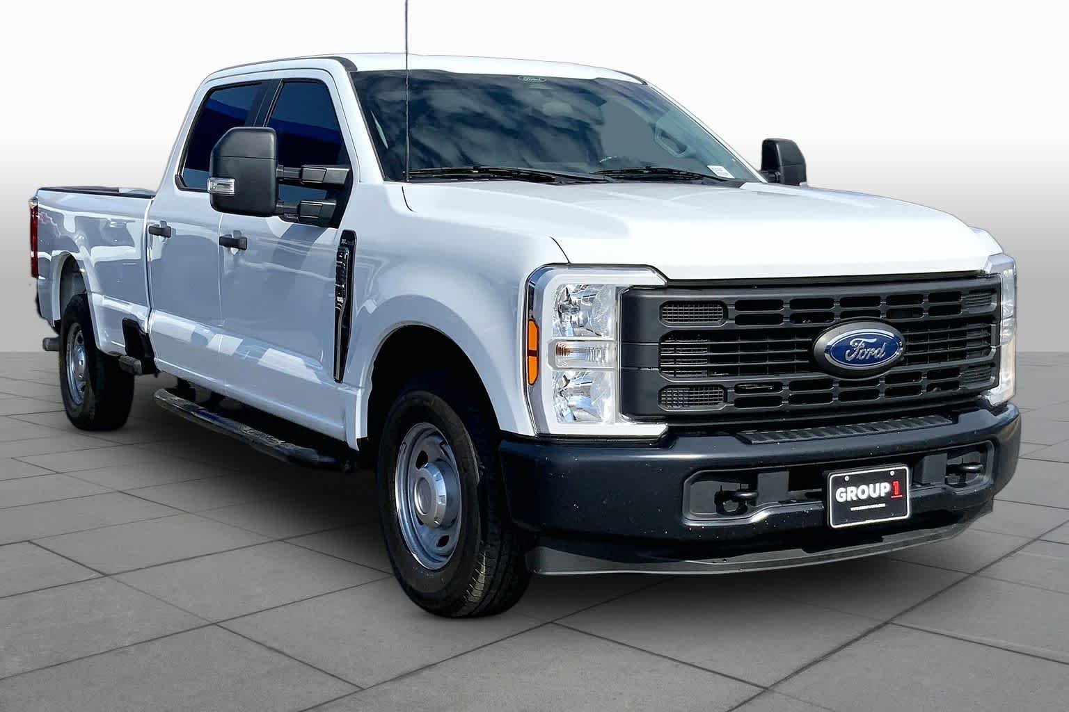 Used 2024 Oxford White Ford XL image 3