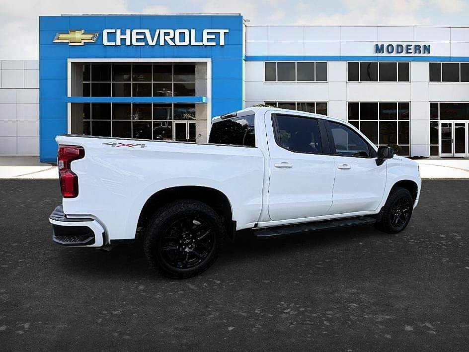 Used 2024 Summit White Chevrolet RST image 5