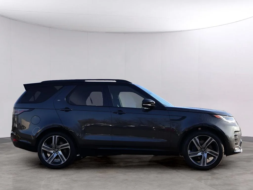 New 2026 Carpathian Grey Land Rover  image 4