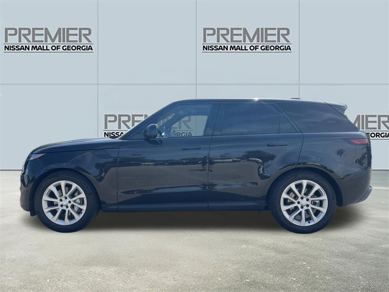 Used 2025 Black Land Rover SE image 18