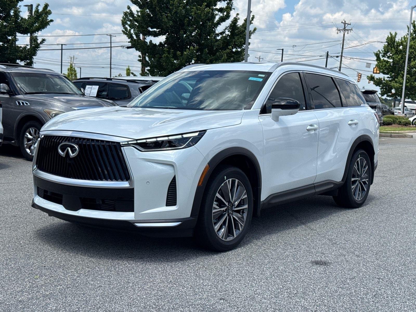 New 2027 RADIANT WHITE INFINITI Luxe FWD image 1