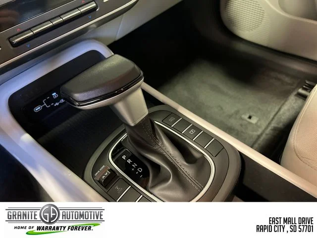 Used 2025 White Hyundai SEL image 23