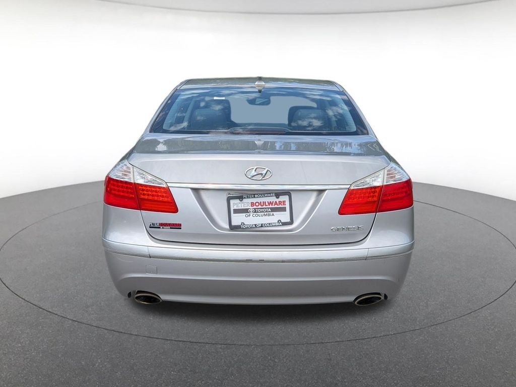 Used 2010 Gray Hyundai 3.8 image 4