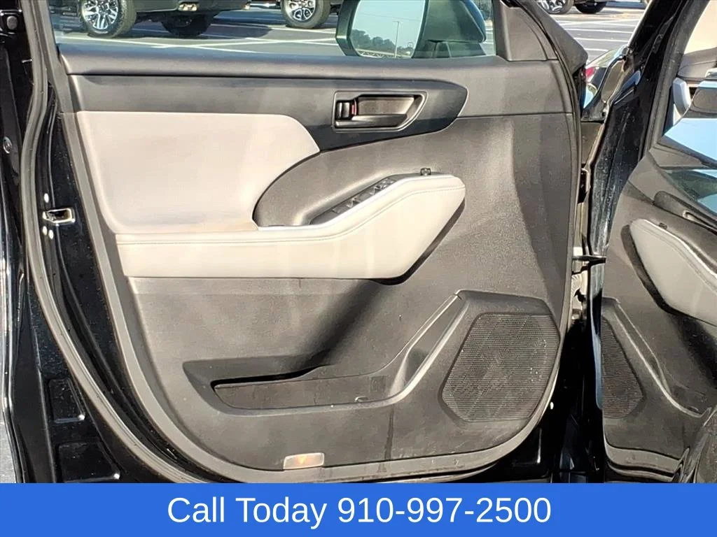 Used 2022 Black Toyota L image 11