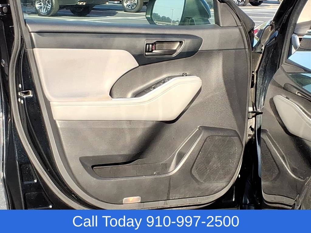 Used 2022 Black Toyota L image 11