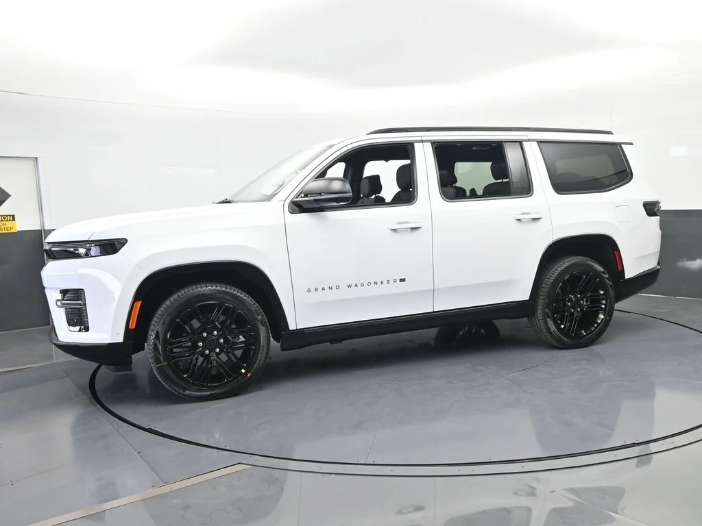New 2026 Bright White Clear-Coat Exterior Paint Jeep Limited Reserve image 2
