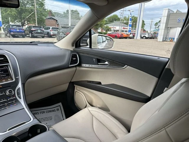Used 2018  Lincoln Reserve image 12