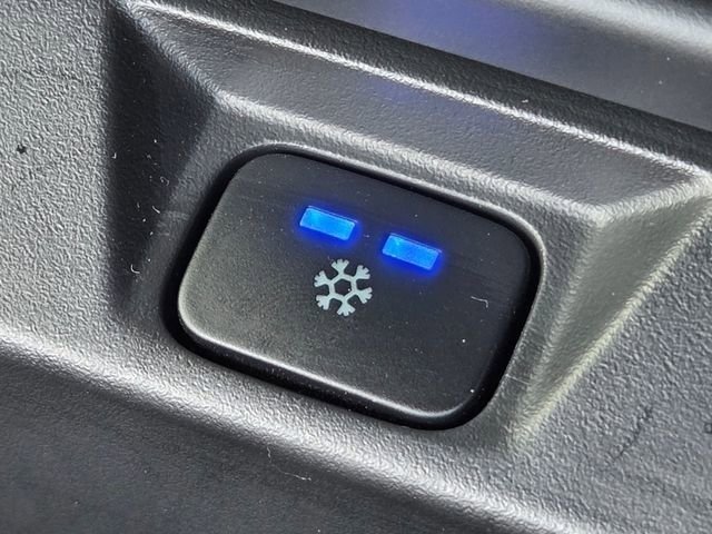 2024 Land Rover Defender SE - Photo 14