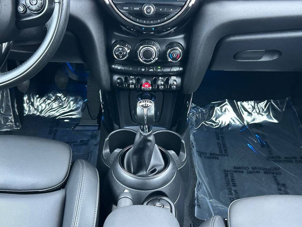 Used 2019 Pepper White MINI Classic image 25