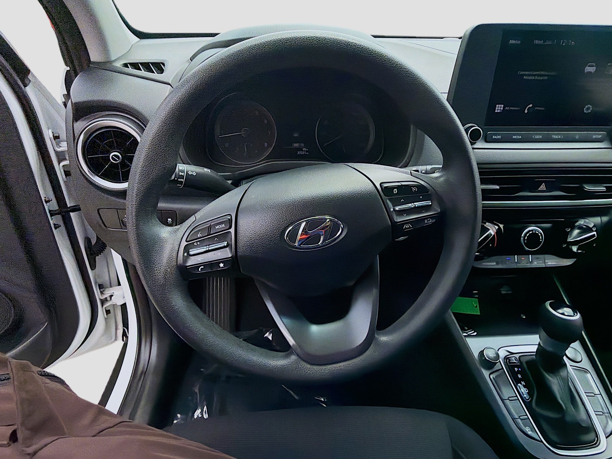 2023 Hyundai Kona SEL - Photo 8