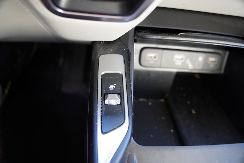 Used 2023 Aurora Black Kia EX image 5