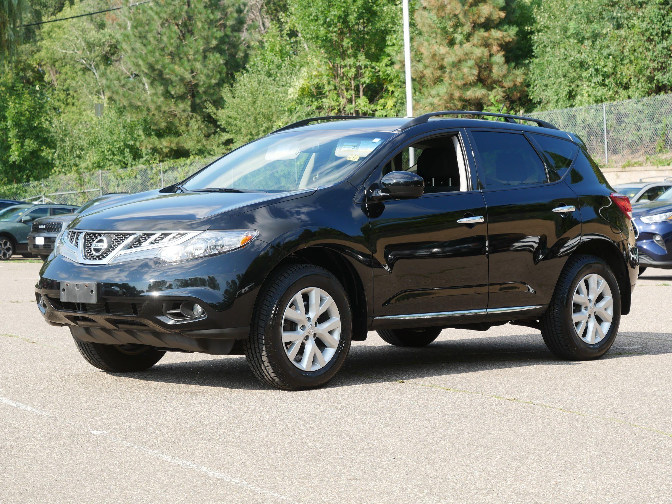 Used 2014 Super Black Nissan SV image 3