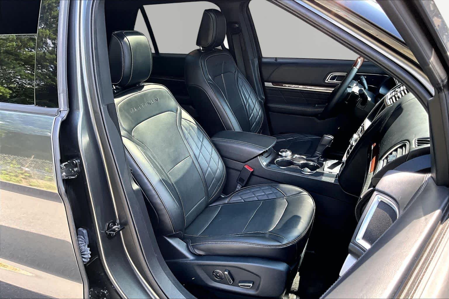 Used 2018 Magnetic Ford Platinum image 9