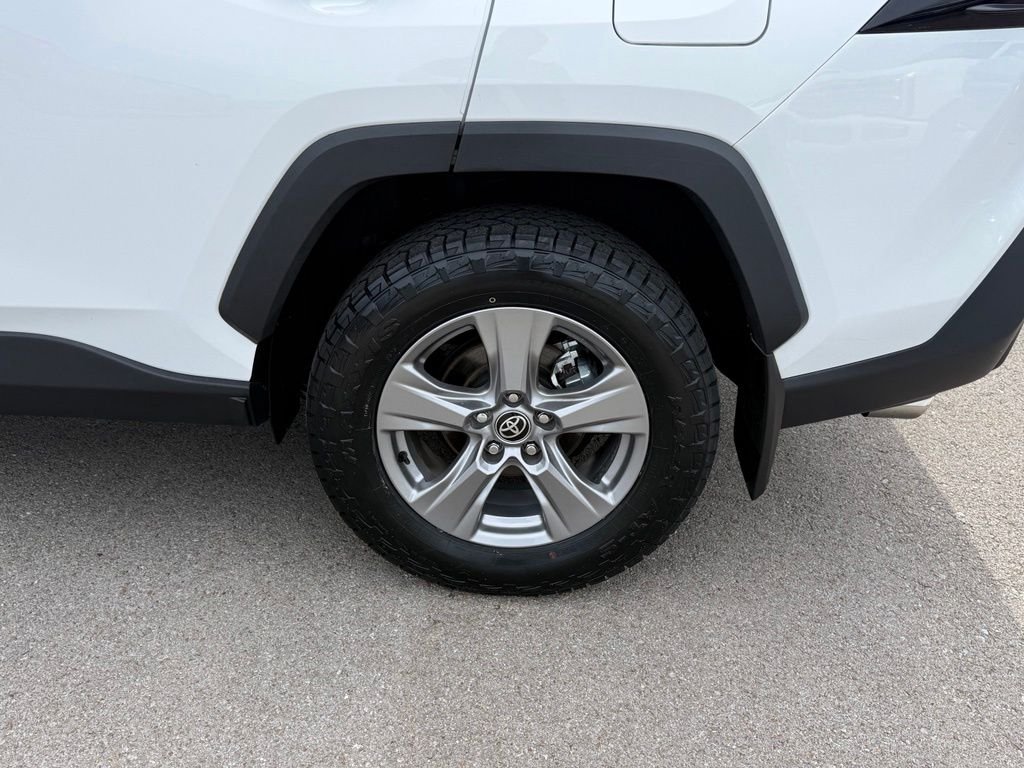 Used 2025 Ice Toyota XLE image 39
