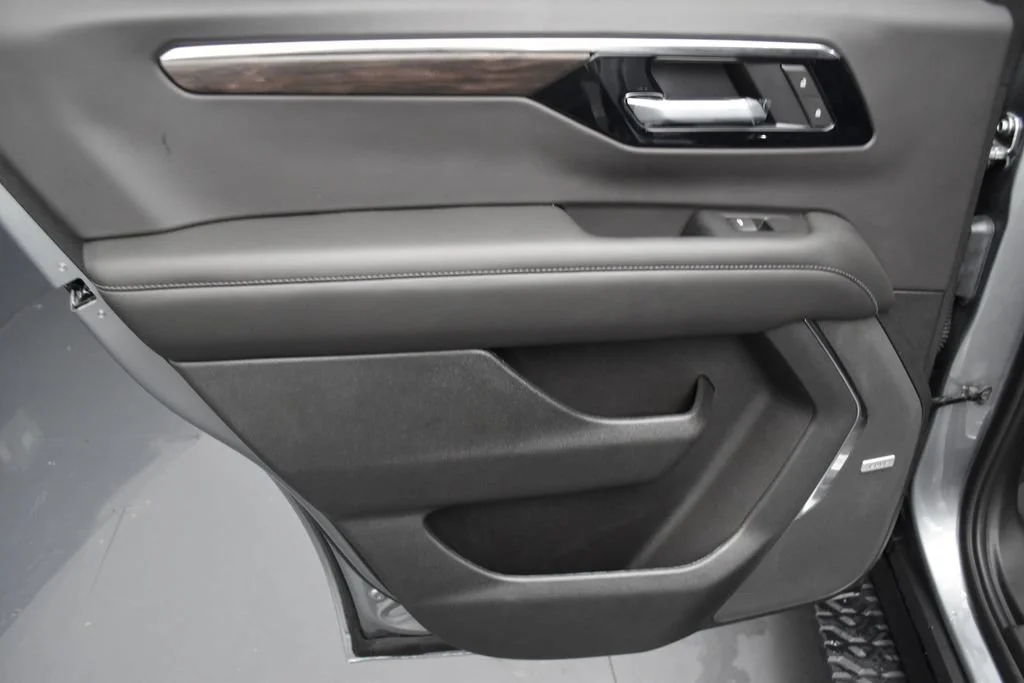 2026 Chevrolet Tahoe Z71 - Photo 21