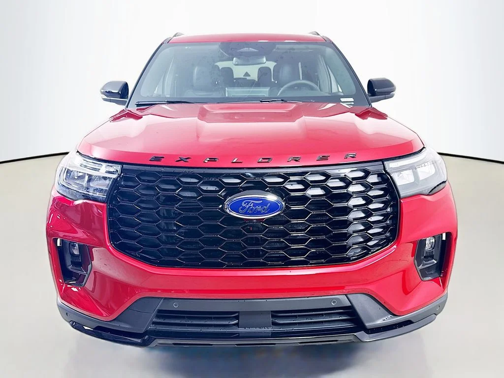 New 2026 Rapid Red Metallic Tinted Clearcoat Ford ST-Line image 2