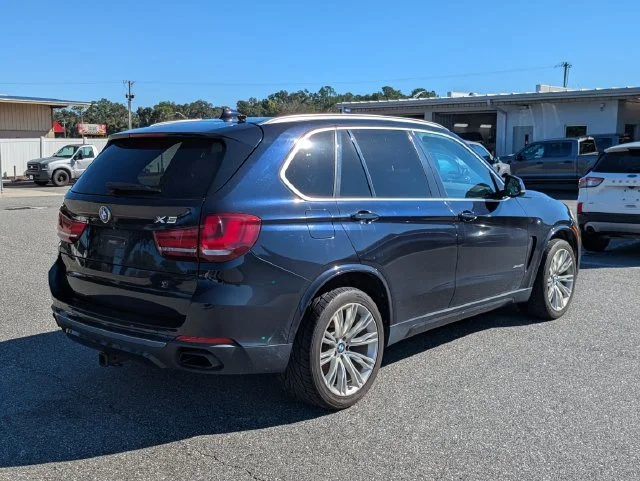 Used 2016 Blue BMW xDrive50i image 3