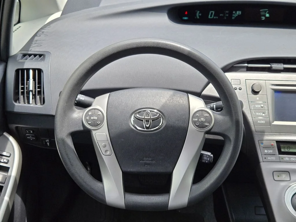 Used 2015 Silver Toyota Two image 18