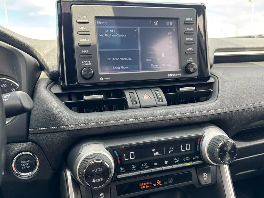Used 2020 Silver Toyota XLE Premium image 20