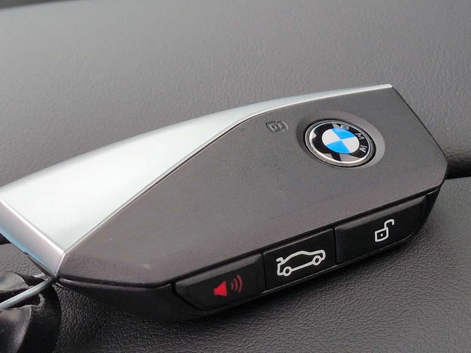 New 2026 Skyscraper Grey Metallic BMW xDrive50e image 37