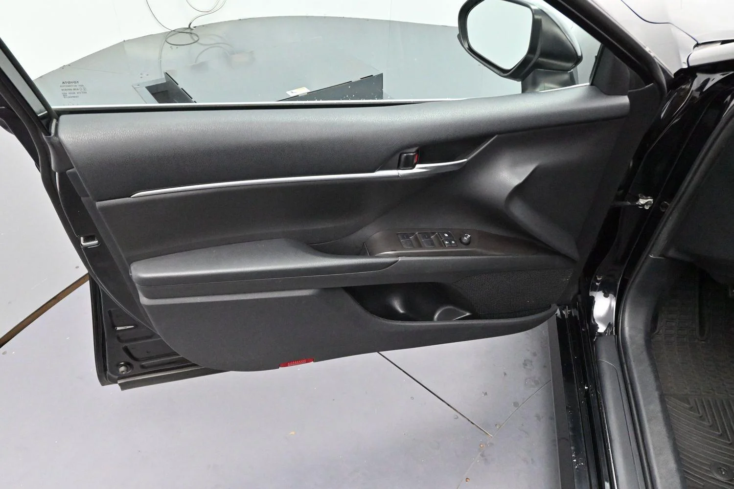 Used 2022 Midnight Black Metallic Toyota LE image 9
