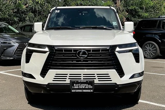 Used 2025 White Lexus 550 Premium+ image 2