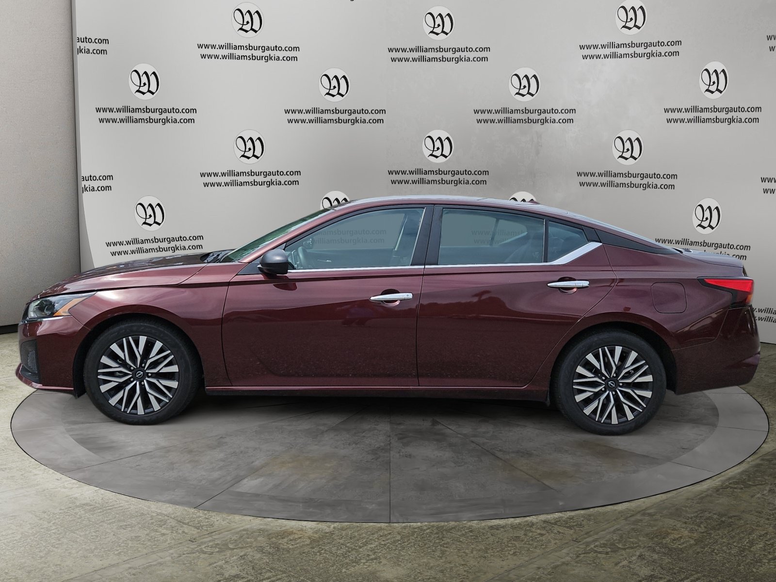 Used 2025 Red Nissan 2.5 SV image 2