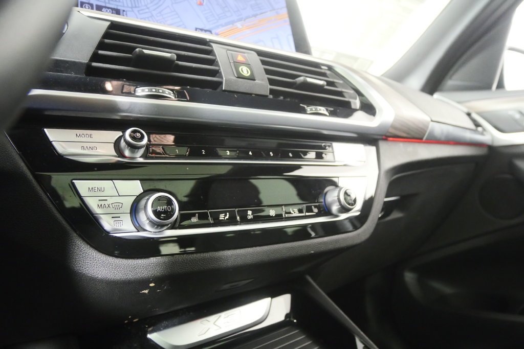 Used 2021 Dark Graphite Metallic BMW sDrive30i image 21