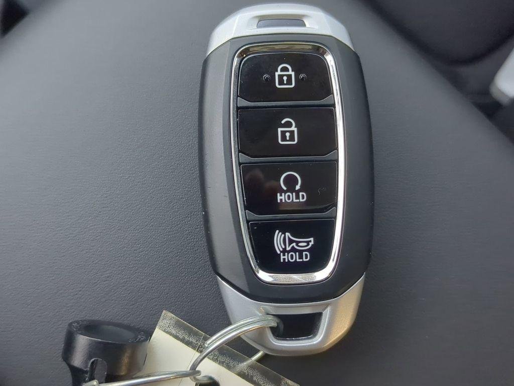 2025 Hyundai Venue Limited - Photo 34