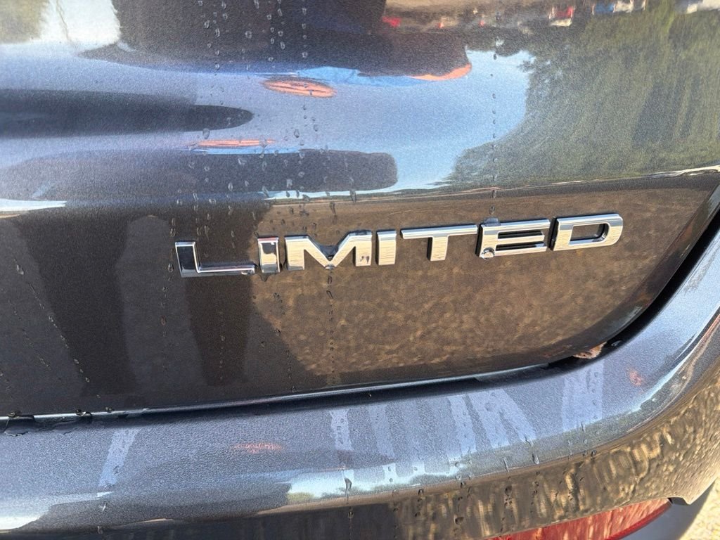Used 2022 Gray Jeep Limited image 7