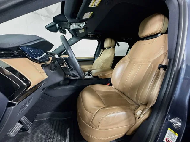 Used 2024 Blue Land Rover SE image 11